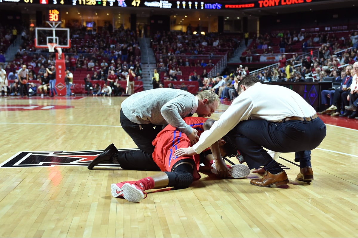 Injury risk with exposure time in sports